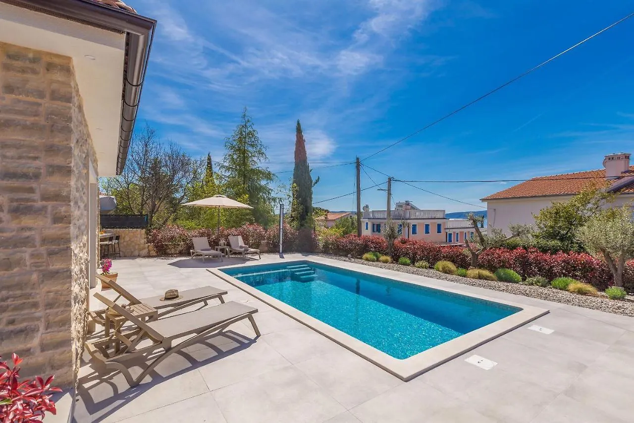 Holiday House Villa Andro Pinezići 펜션