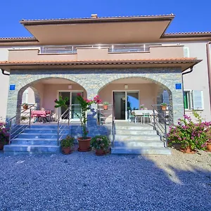 Apartment Stela, Pinezići