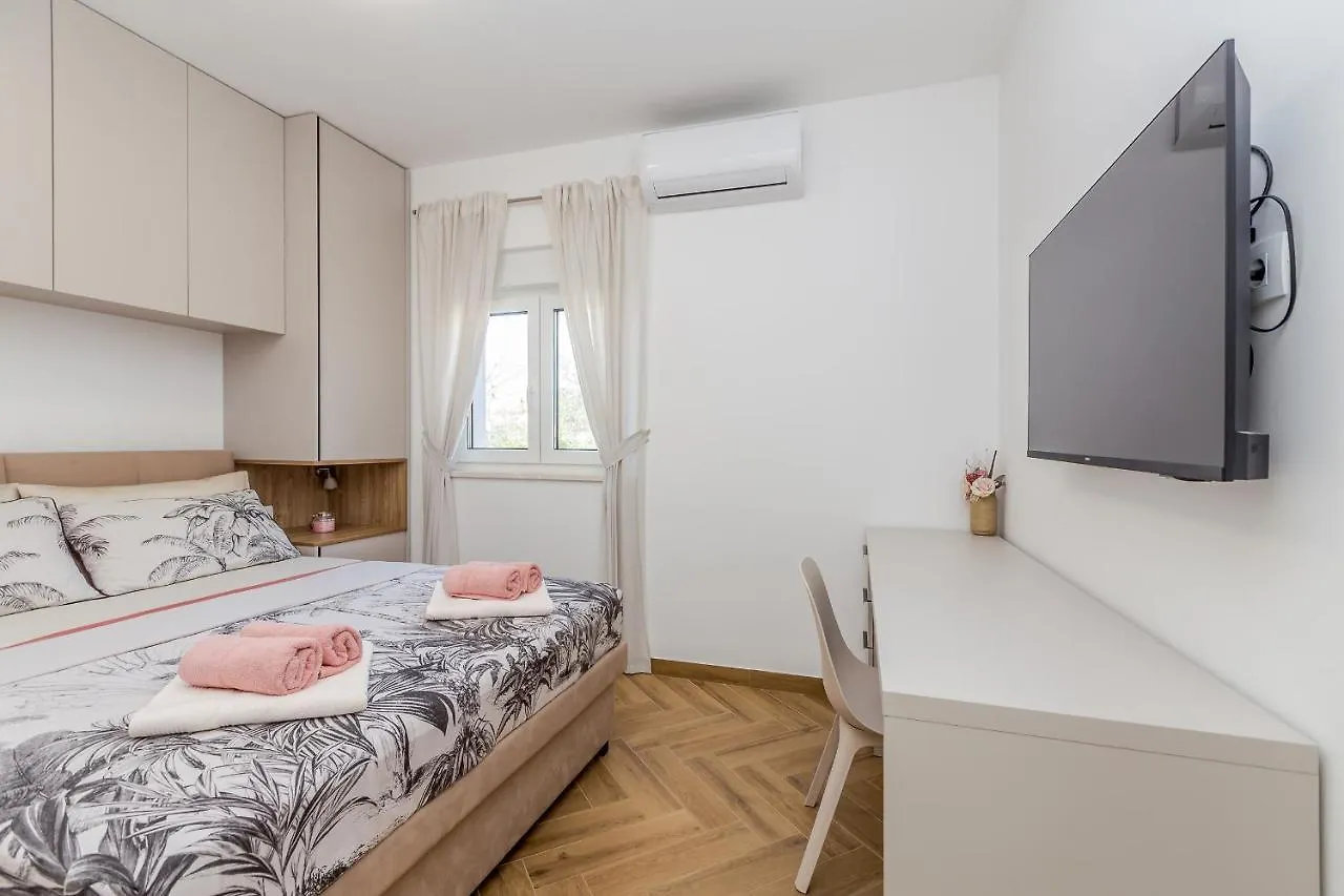 Holiday House Villa Andro Pinezići 0*,  Chorvatsko