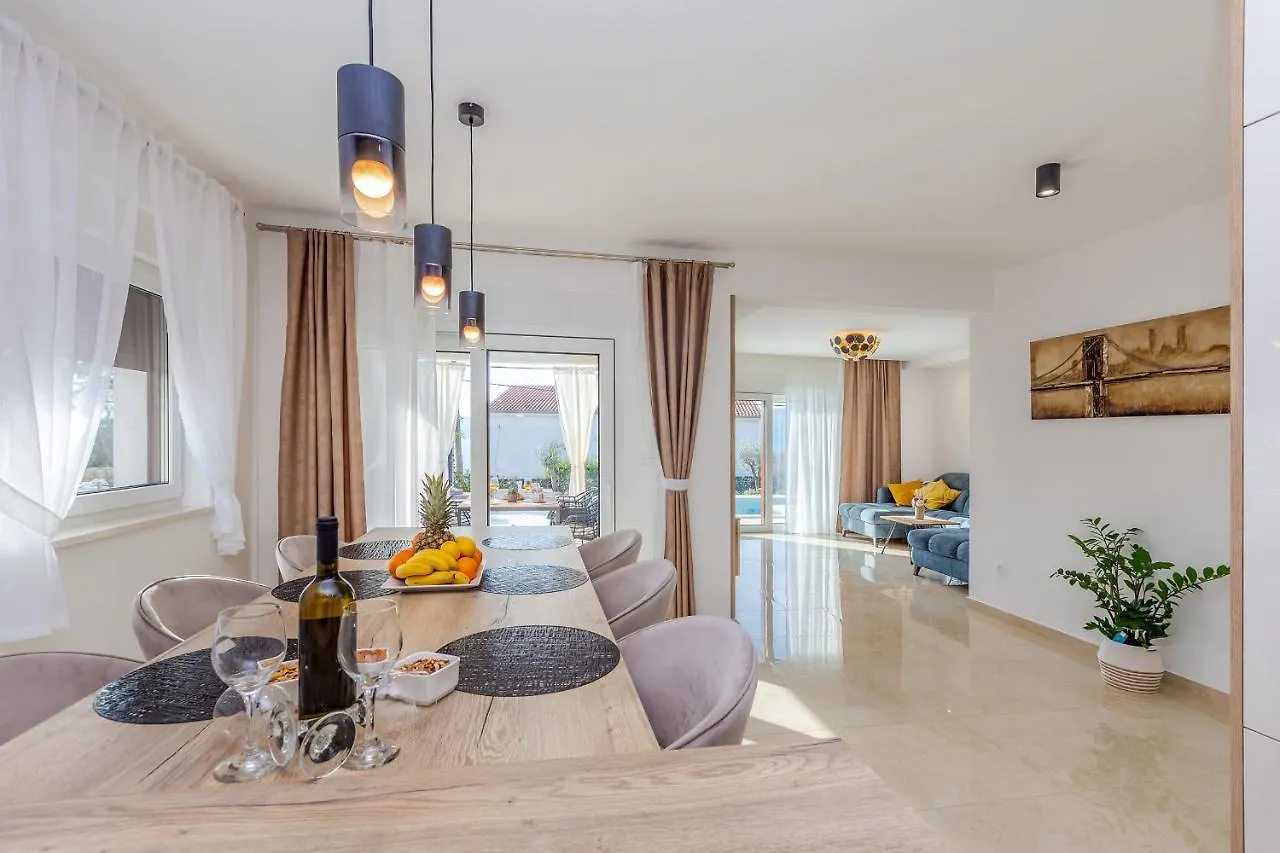 Holiday House Villa Andro Pinezici  Croatia