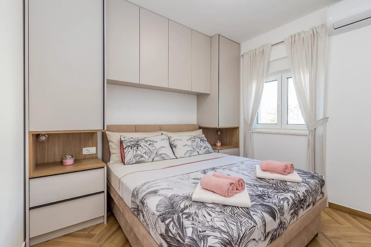 Holiday House Villa Andro Pinezici  Croatia