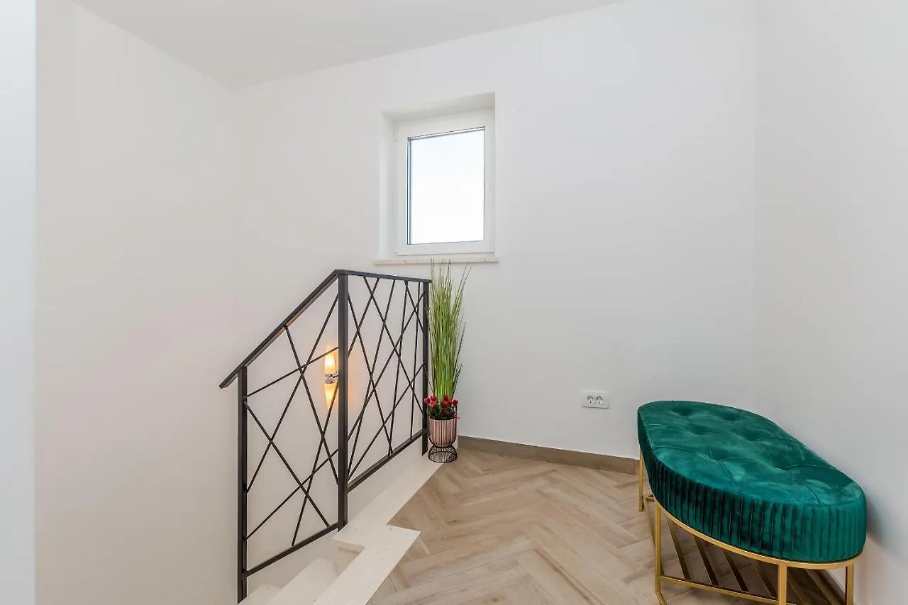 Holiday House Villa Andro Pinezici  Holiday home