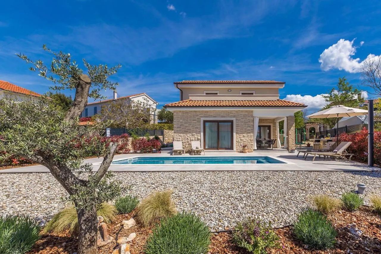 Holiday House Villa Andro Pinezici  Holiday home